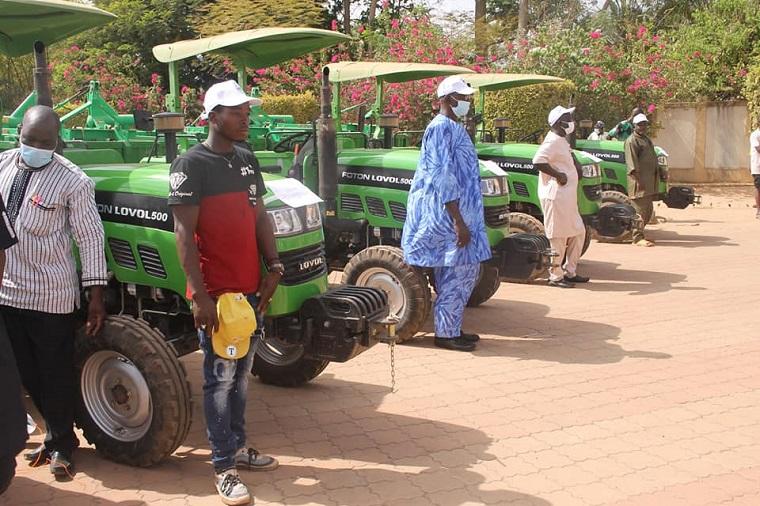 Burkina : 31 tracteurs remis à des coopératives agricoles pour la mécanisation de l’agriculture